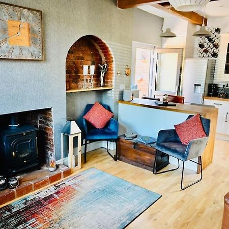 Gaia Villa Lichfield Ngoại thất bức ảnh