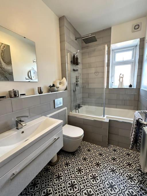 Gaia Villa Lichfield Ngoại thất bức ảnh