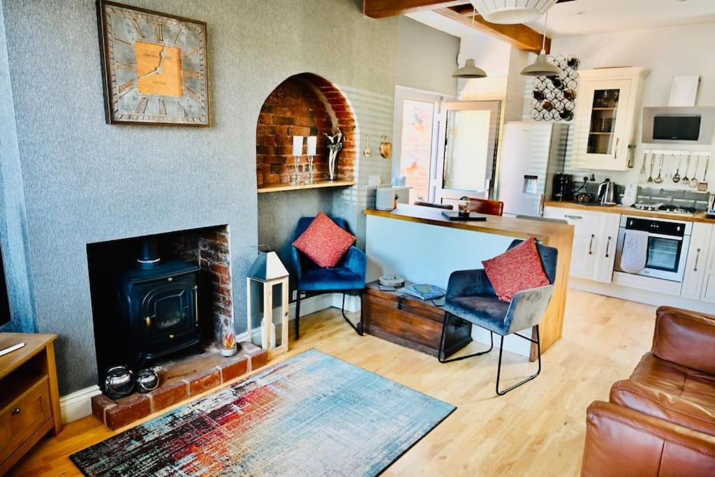 Gaia Villa Lichfield Ngoại thất bức ảnh